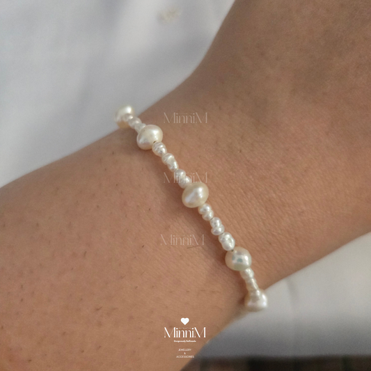Freshwater Pearls Bracelet in 925 Sterling Silver.