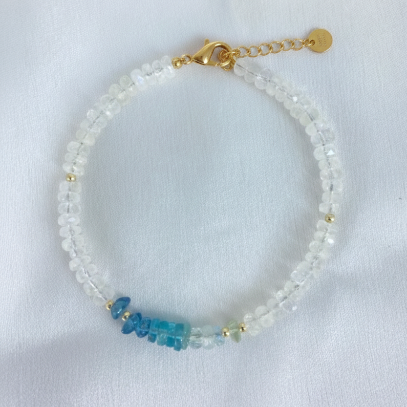 Beaded bracelet with aquamarine and moonstone stones in 925 sterling silver